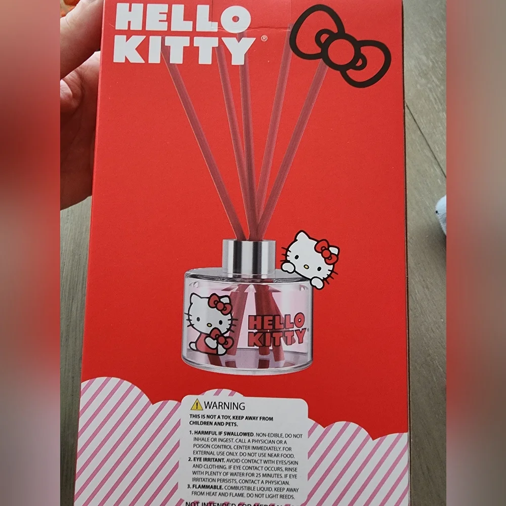 Hello Kitty Glass Reed Diffuser - Picture 2 of 5